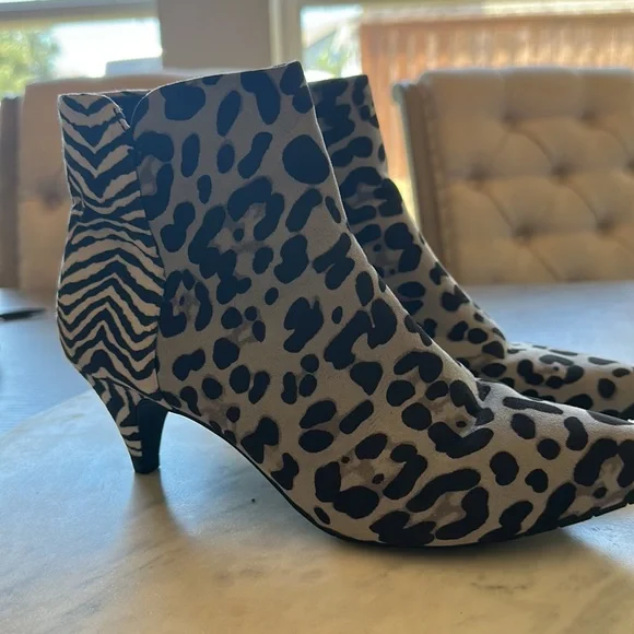 Kenneth Cole Reaction Mix Animal Print Kick Bit Booties - Picture 6 of 10